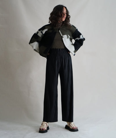 Olivia Cropped Jacket in Oversized Abstract Motif
